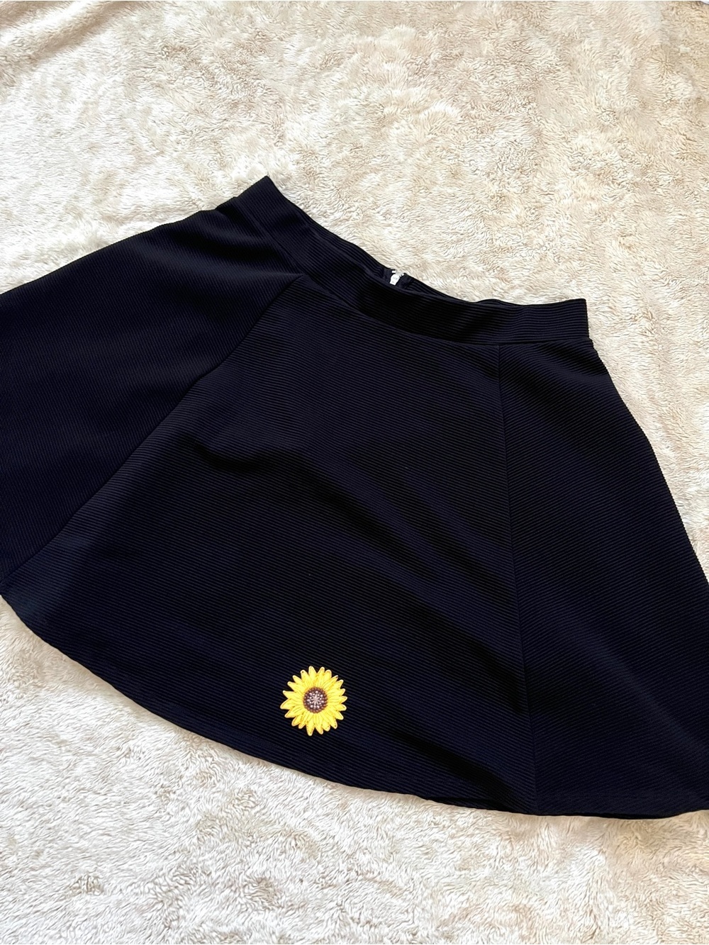 DIVIDED H&M Woman's Black Sunflower Patch Midi-Length Skirt Size L